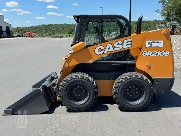  CASE SR210B - CASE Skid Steers - mdl-case-skid-steers-sr210b-537b34a9-1.jpg