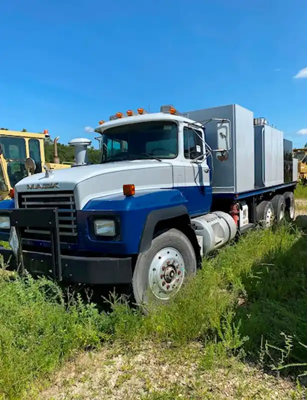 1998 Mack RD690S Fuel and Lube Truck