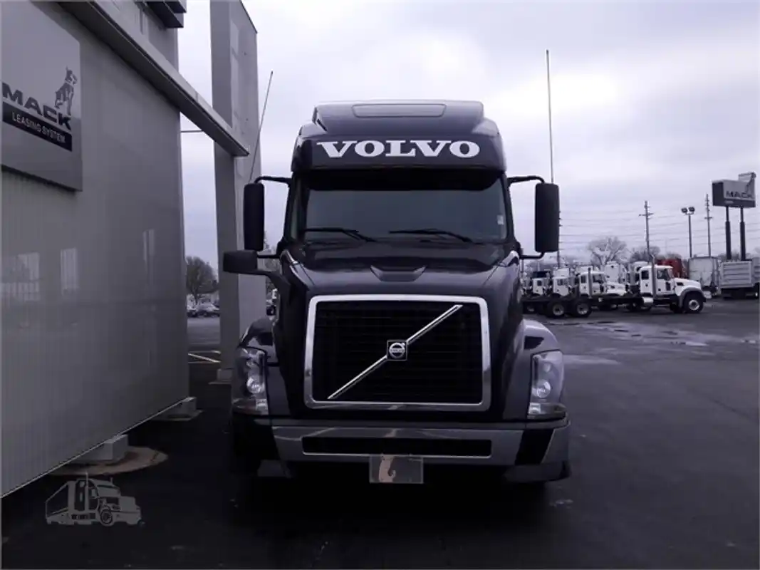 2013 Volvo VNL64T670