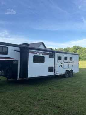 Bison Trailers at Machinery Marketplace - mdl-bison-trailers-ranger-living-quarters-horse-trailer-cb62dc1e-1.jpg