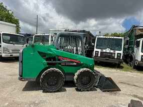 Bobcat Skid Steers at Machinery Marketplace - mdl-bobcat-skid-steers-s550-skid-steer-c71a1352-1.jpg