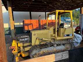 Caterpillar Bulldozers at Machinery Marketplace - mdl-caterpillar-bulldozers-d3b-dozer-348520d5-1.jpg