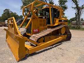Caterpillar Bulldozers at Machinery Marketplace - mdl-caterpillar-bulldozers-d6r-56a239a4-1.jpeg