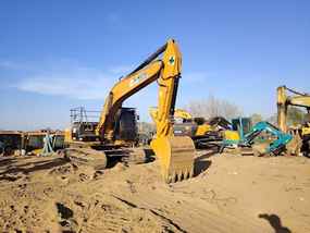 Caterpillar Excavators at Machinery Marketplace - mdl-caterpillar-excavators-320d-7cdab1e2-1.jpg