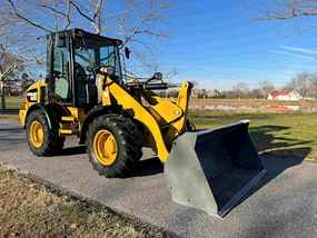 Caterpillar Loaders at Machinery Marketplace - mdl-caterpillar-loaders-908m-07b79640-1.JPG