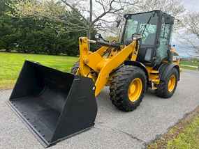 Caterpillar Loaders at Machinery Marketplace - mdl-caterpillar-loaders-908m-9c5b772f-1.jpg