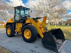 Caterpillar Loaders at Machinery Marketplace - mdl-caterpillar-loaders-914m-0cf8212b-1.JPG