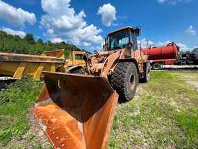 Caterpillar Loaders at Machinery Marketplace - mdl-caterpillar-loaders-950h-wheel-loader-with-pipe-laying-attachment-c64e82af-1.JPG