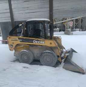 DEERE Skid Steers at Machinery Marketplace - mdl-deere-skid-steers-317-skid-steer-loader-8a192571-1.JPG