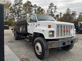 Etnyre Asphalt & Conrete at Machinery Marketplace - mdl-etnyre-asphalt-conrete-bt-rs-1518-gallon-distributor-6e795323-1.jpg