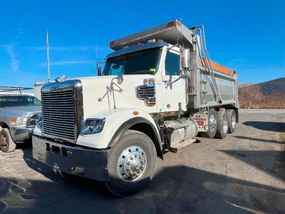 Freightliner Dump Trucks at Machinery Marketplace - mdl-freightliner-dump-trucks-tri-axle-5f722309-1.jpg