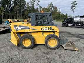 Gehl Skid Steers at Machinery Marketplace - mdl-gehl-skid-steers-v420-skid-steer-c2f7297c-1.jpg