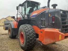 Hitachi Loaders at Machinery Marketplace - mdl-hitachi-loaders-zw220-wheel-loader-e1e55849-1.jpg