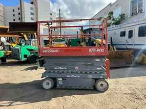 JLG Other Lifts & Handlers at Machinery Marketplace - mdl-jlg-other-lifts-handlers-32-electric-scissor-lift-98338424-1.jpg