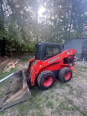 Kubota Skid Steers at Machinery Marketplace - mdl-kubota-skid-steers-ssv-75-skid-steer-ba5d67eb-1.JPEG
