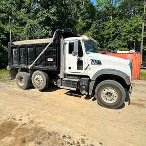 Mack Dump Trucks at Machinery Marketplace - mdl-mack-dump-trucks-gr-42-f9-single-axle-dump-truck-with-drop-axle-7fb0328d-1.JPEG