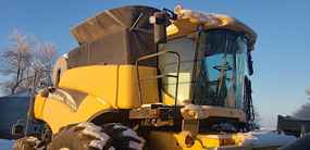 New Holland Harvesters at Machinery Marketplace - mdl-new-holland-harvesters-cr970a-fe670a36-1.jpg