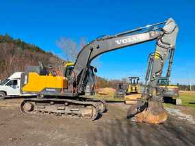 Volvo Excavators at Machinery Marketplace - mdl-volvo-excavators-ec160el-9903e1af-1.jpg