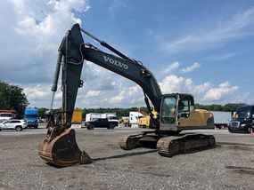 Volvo Excavators at Machinery Marketplace - mdl-volvo-excavators-ec240cl-9eca9ee2-1.jpg