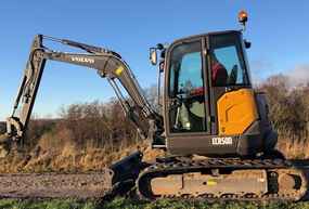 Volvo Excavators at Machinery Marketplace - mdl-volvo-excavators-ecr50d-1c015955-1.jpg