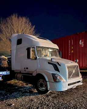 Volvo Other Trucks & Trailers at Machinery Marketplace - mdl-volvo-other-trucks-trailers-vnl-42-670-sleeper-road-tractor-6x4-19fada7f-1.jpg