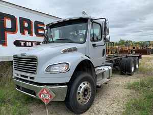 2008 Freightliner M15033 Business Class M2 Cab and Chassie Road Tractor - Freightliner Cab Chassis Trucks