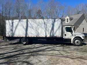 2016 Freightliner M2106 Box Truck - Freightliner Other Trucks & Trailers