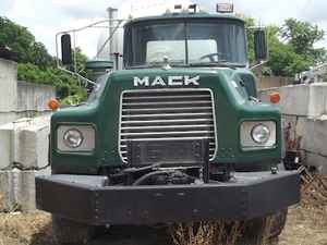 1993 Mack DM690S - Mack Concrete Mixers