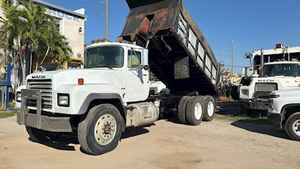 2001 Mack RD688 Dump Truck Tandem Axle - Mack Dump Trucks