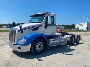2016 Peterbilt 579 Road Tractor - Peterbilt Other Trucks & Trailers