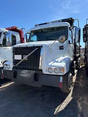 2016 Volvo VHD Tri Axle Dump Truck (Stk# 3425) - Volvo Dump Trucks