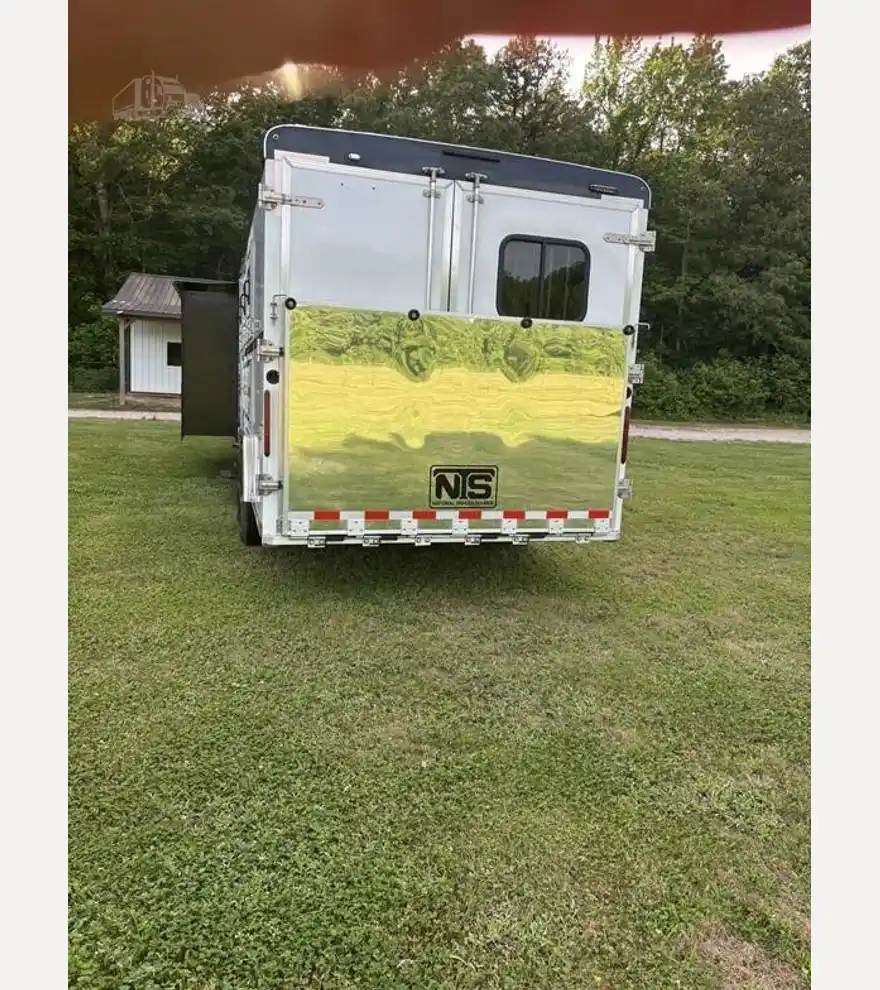 2022 Bison Ranger Living Quarters Horse Trailer - Bison Trailers - bison-trailers-ranger-living-quarters-horse-trailer-cb62dc1e-4.jpg
