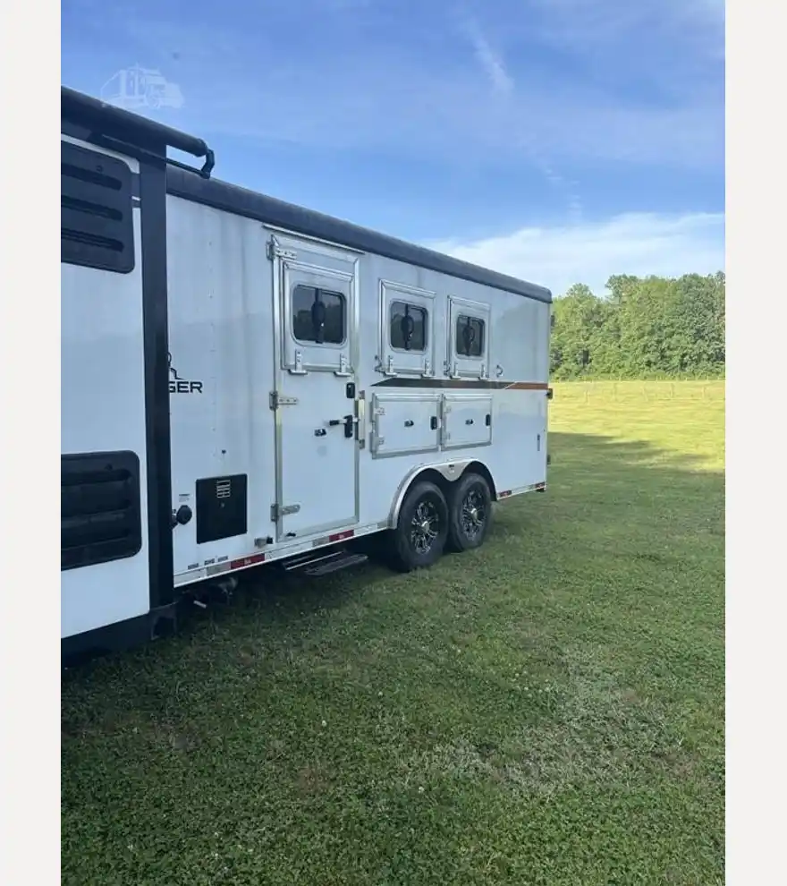 2022 Bison Ranger Living Quarters Horse Trailer - Bison Trailers - bison-trailers-ranger-living-quarters-horse-trailer-cb62dc1e-5.jpg
