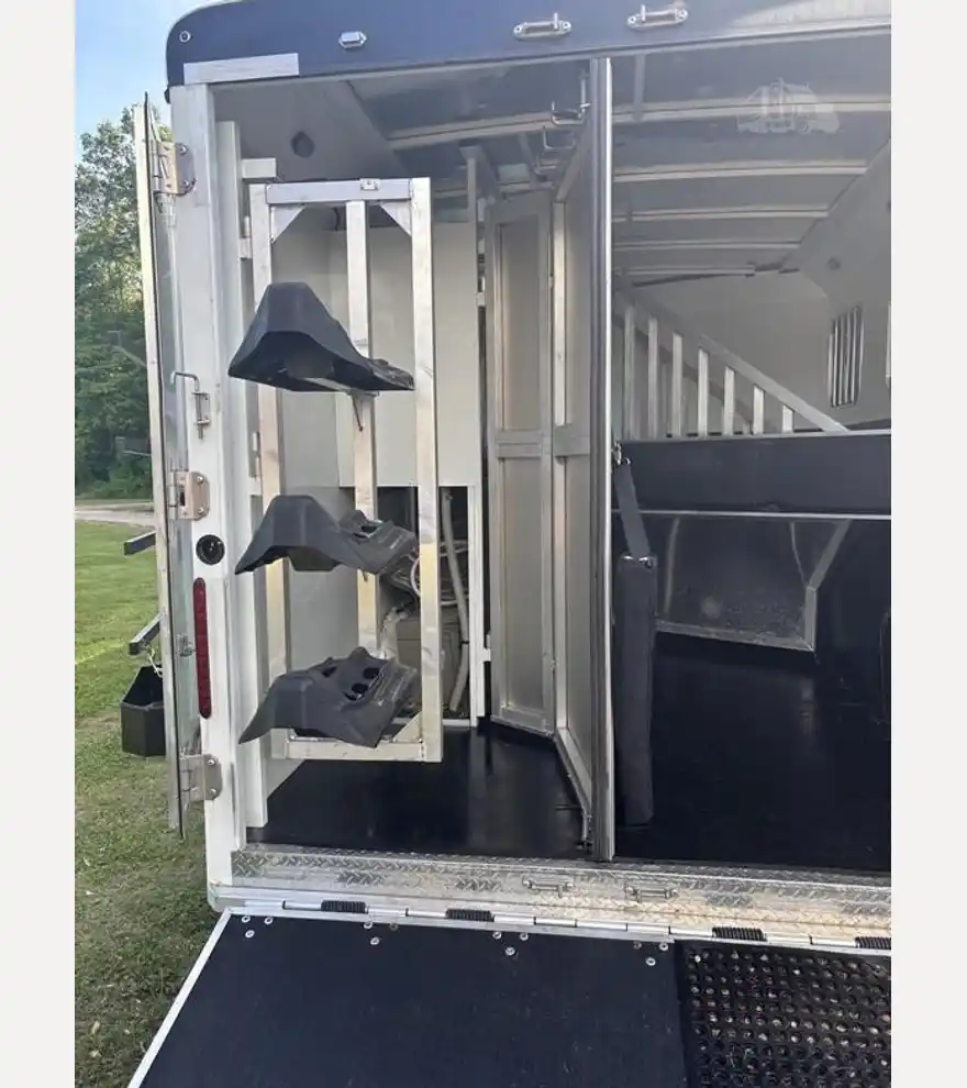 2022 Bison Ranger Living Quarters Horse Trailer - Bison Trailers - bison-trailers-ranger-living-quarters-horse-trailer-cb62dc1e-6.jpg