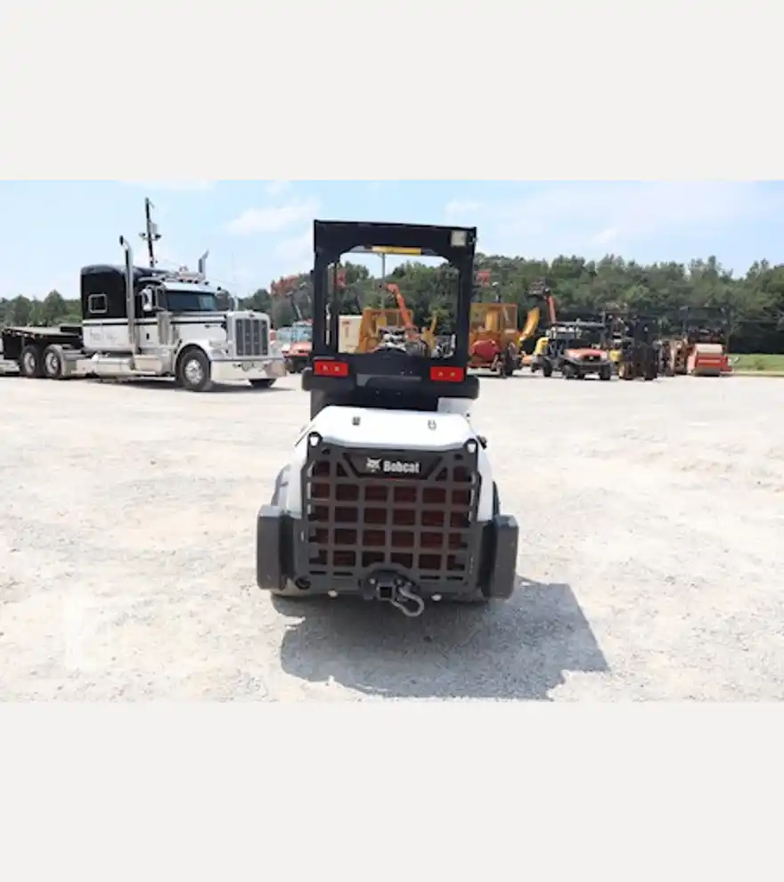 2020 Bobcat L28 - Bobcat Loaders - bobcat-loaders-l28-4b2682ef-2.jpg
