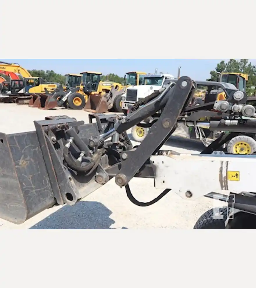2020 Bobcat L28 - Bobcat Loaders - bobcat-loaders-l28-4b2682ef-7.jpg