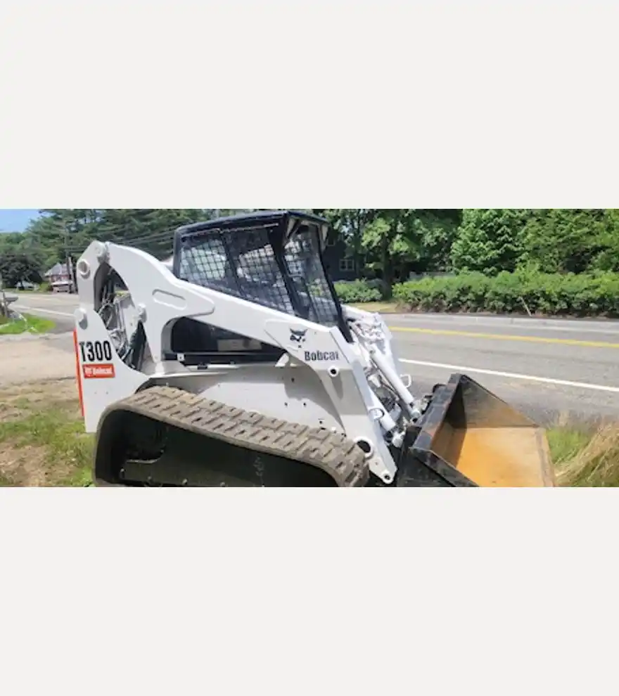 2007 Bobcat T300 - Bobcat Skid Steers - bobcat-skid-steers-t300-a1c70c3d-6.jpg