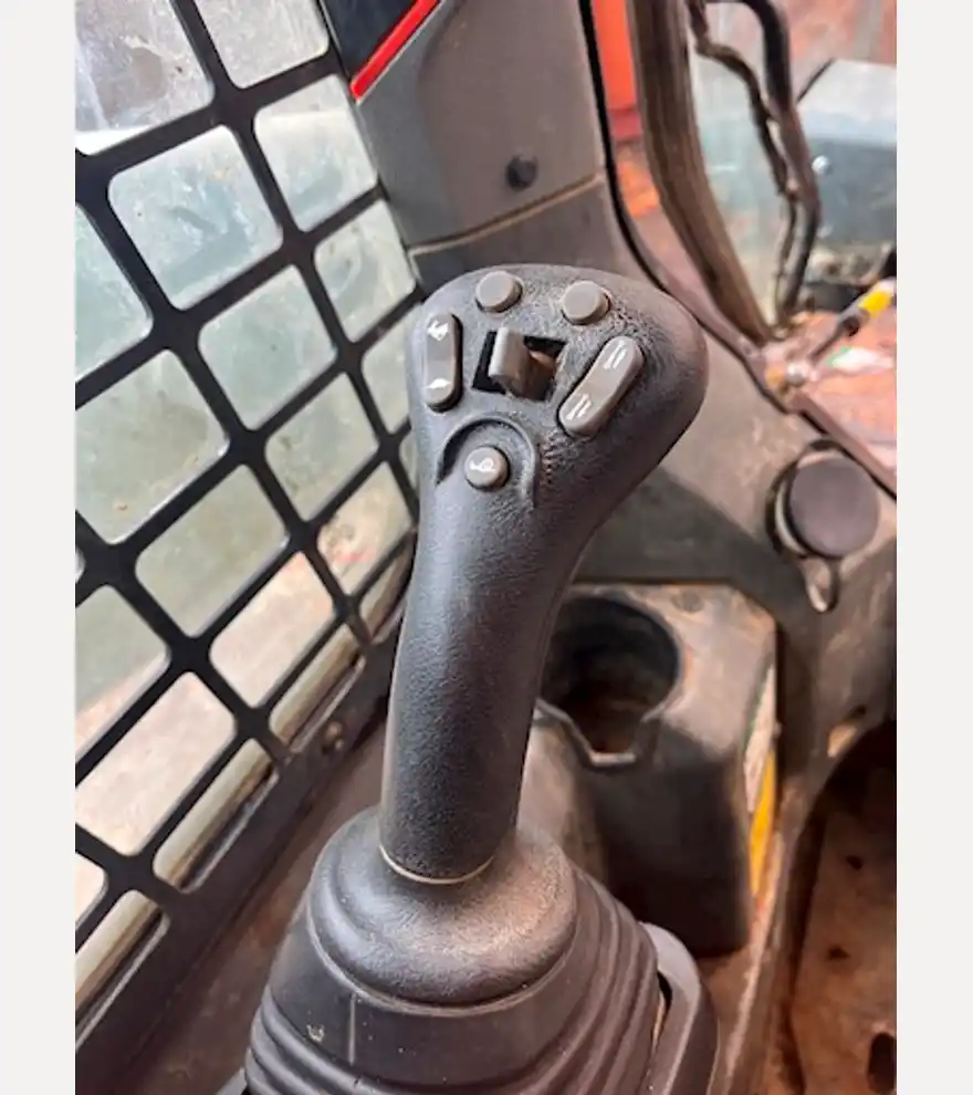 2020 Bobcat T76 - Bobcat Skid Steers - bobcat-skid-steers-t76-c9f79a8f-5.jpg