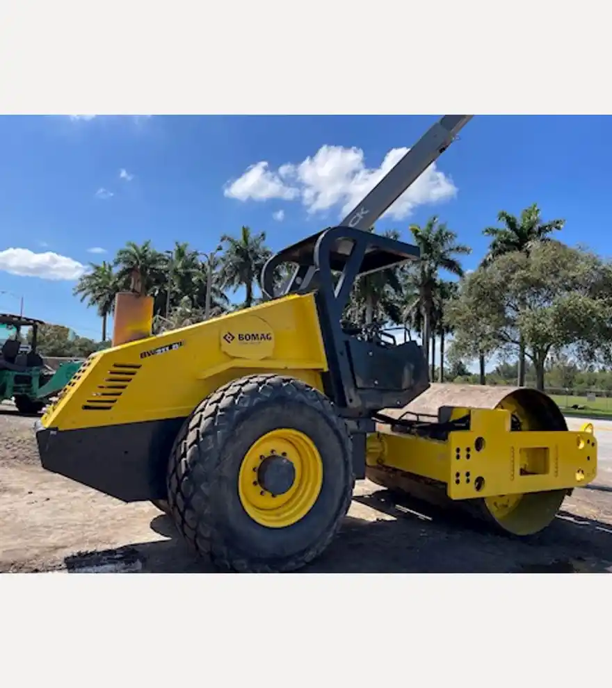 2006 Bomag BW211D-3 Vibratory Roller - Bomag Asphalt & Conrete - bomag-asphalt-conrete-bw211d-3-vibratory-roller-ffe47042-1.jpg
