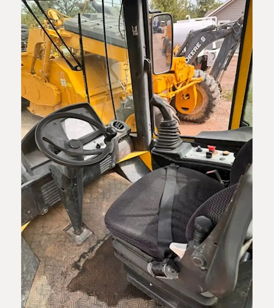 2014 Bomag BW213 - Bomag Compactors - bomag-compactors-bw213-7eb9822d-5.jpg