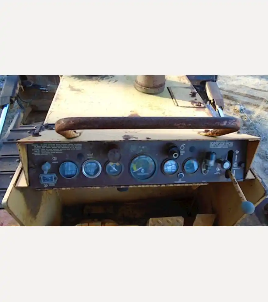 1984 CASE 1450B Crawler Dozer - CASE Bulldozers - case-bulldozers-1450b-crawler-dozer-ae2e6485-15.JPG