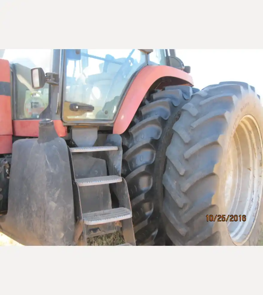 2002 CASE IH MX240 - CASE IH Tractors - case-ih-tractors-mx240-09043b92-4.JPG