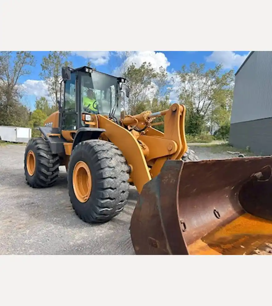 2012 CASE 821F - CASE Loaders - case-loaders-821f-94a964d8-1.jpg