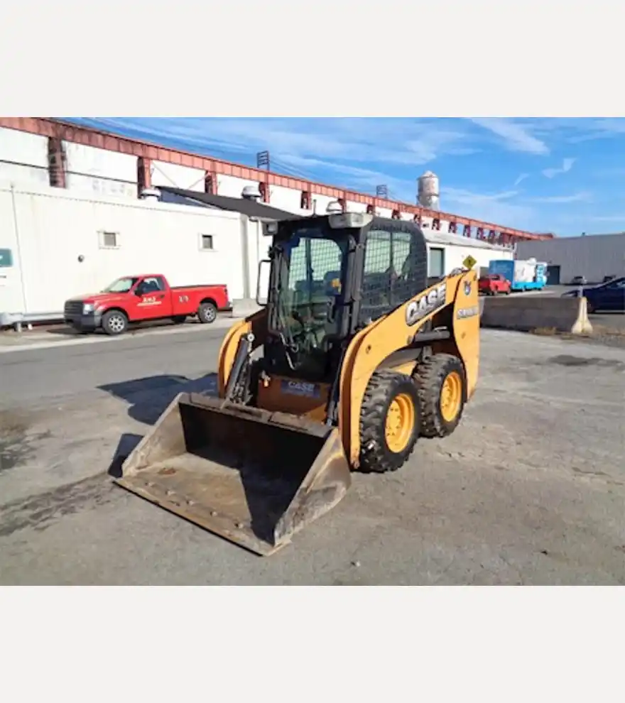 2014 CASE SR160 - CASE Skid Steers - case-skid-steers-sr160-1e4b380c-2.jpg