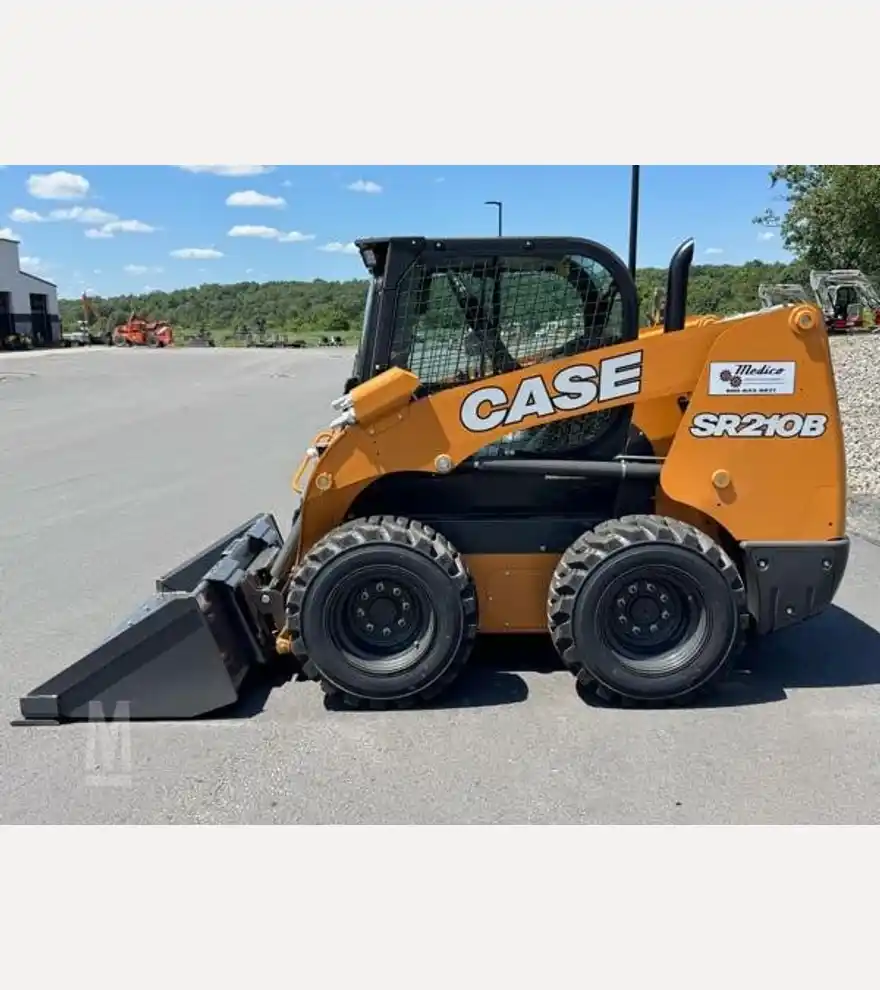 2025 CASE SR210B - CASE Skid Steers - case-skid-steers-sr210b-537b34a9-1.jpg