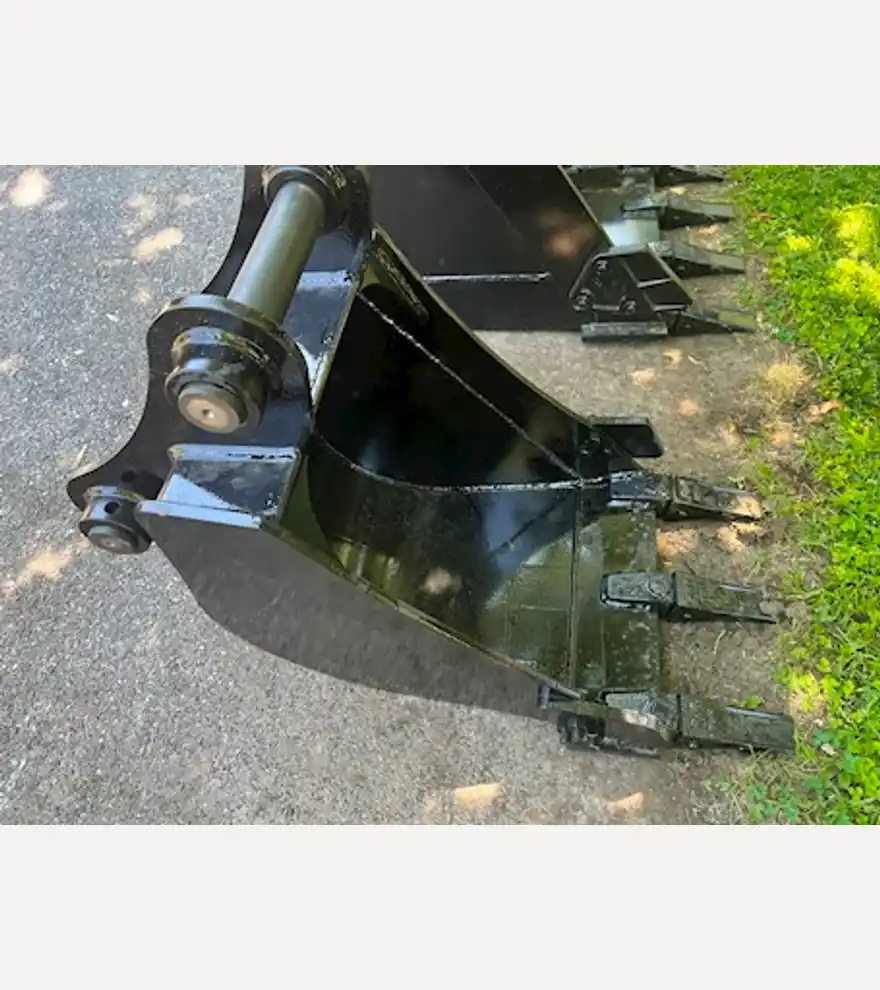 2024 Caterpillar 308 Excavator 18" bucket - Caterpillar Attachments - caterpillar-attachments-excavator-308-18-bucket-aa8fee90-2.jpg