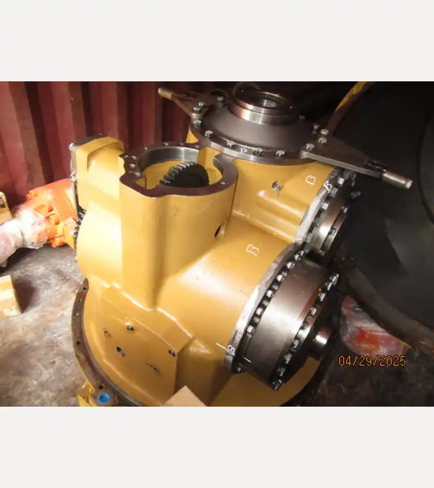  Caterpillar 20R-6134 Transmission - Caterpillar Bulldozers - caterpillar-bulldozers-20r-6134-transmission-74a74a0b-5.JPG