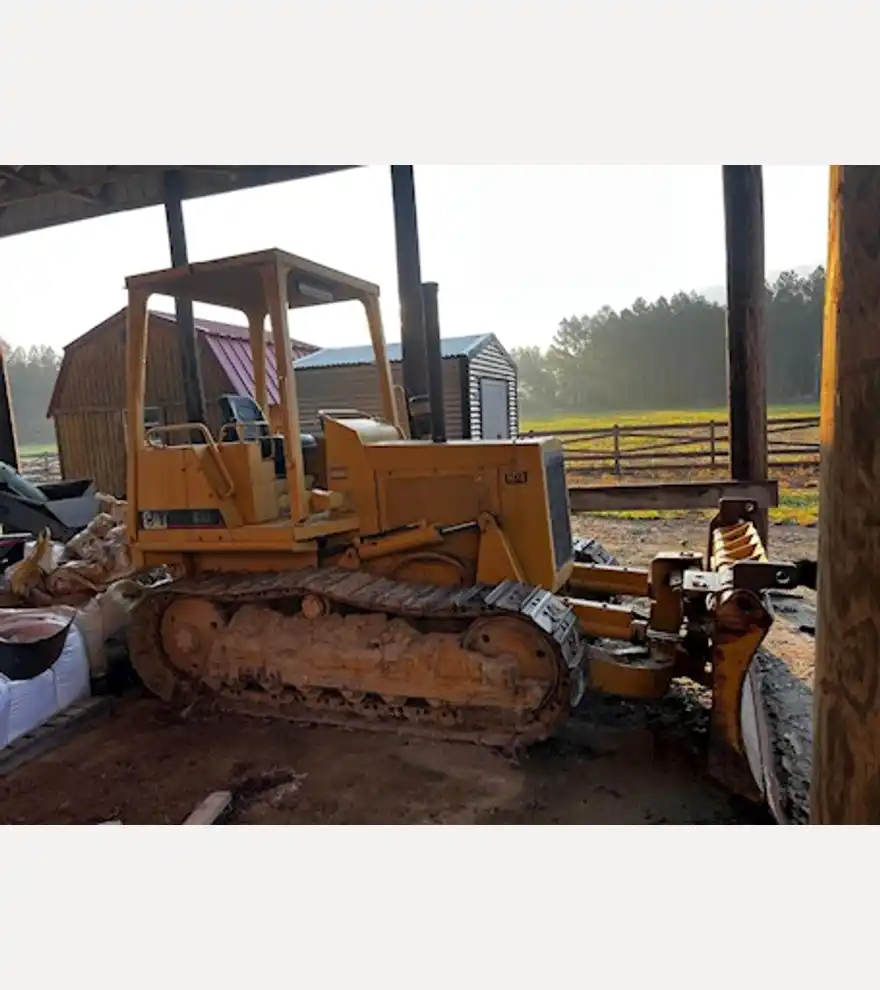 1984 Caterpillar D3B Dozer - Caterpillar Bulldozers - caterpillar-bulldozers-d3b-dozer-348520d5-3.jpg