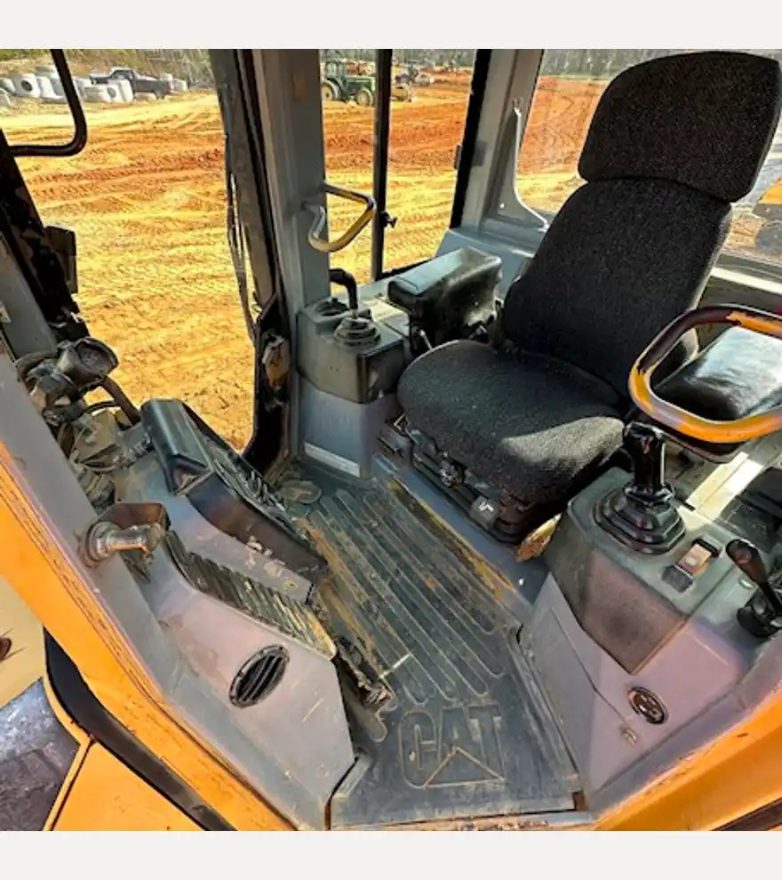 2004 Caterpillar D5G LGP - Caterpillar Bulldozers - caterpillar-bulldozers-d5g-lgp-c798bd44-5.JPEG