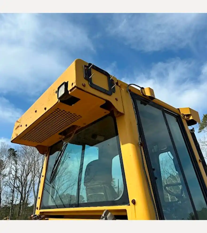 2004 Caterpillar D5G LGP - Caterpillar Bulldozers - caterpillar-bulldozers-d5g-lgp-c798bd44-8.JPEG